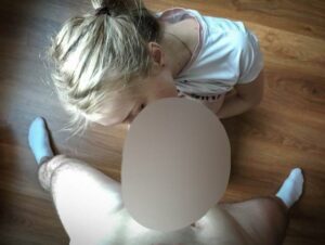 holydumplings Porno Video: Meine Frau hat mich vor dem Frühstück in die Küche gesaugt.